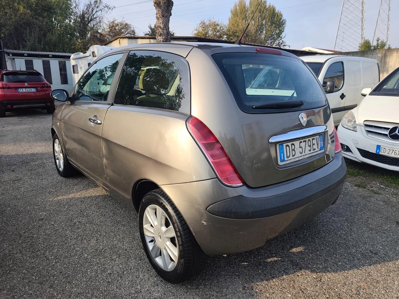Lancia Ypsilon 1.3 MJT 75 CV Oro