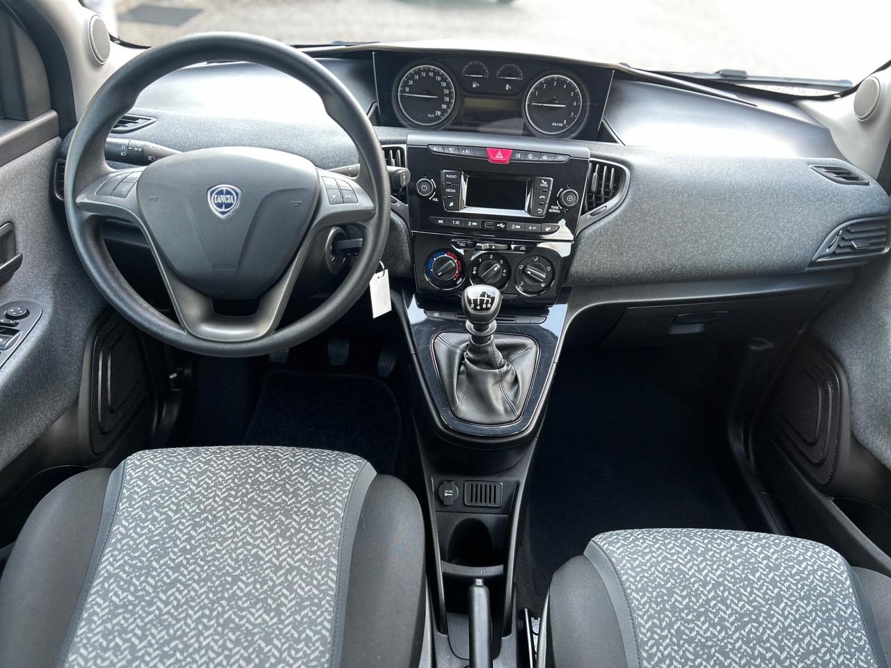 Lancia Ypsilon 1.0 FireFly Hybrid Silver Plus