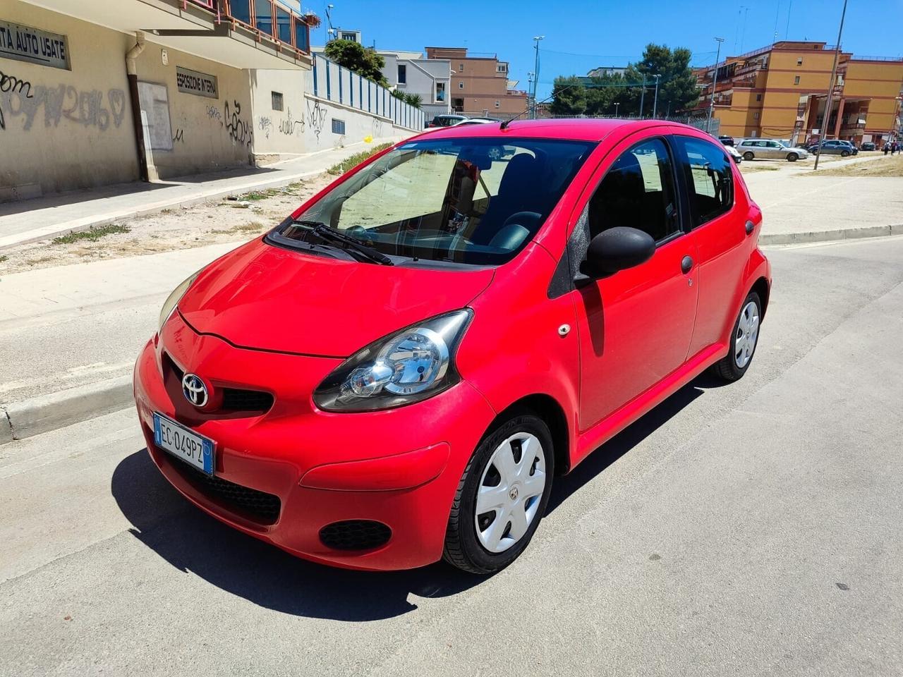 Toyota Aygo 1.0 BENZ 2010!!