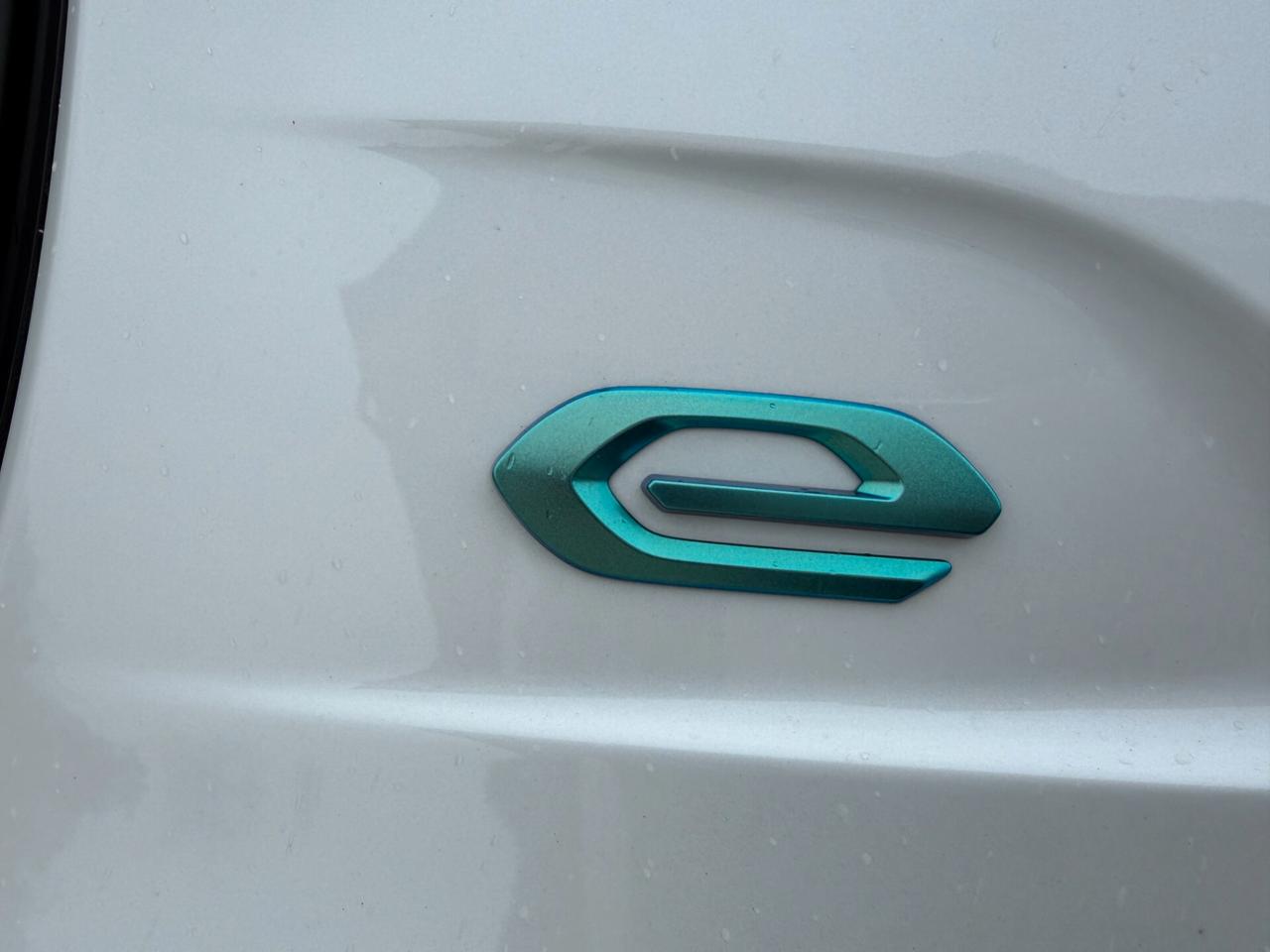 Peugeot 208 motore elettrico 136 CV 5 porte Active