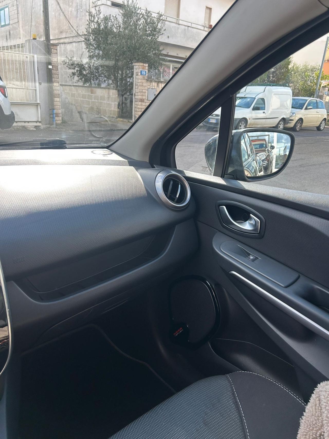 Renault Clio 1.5 dCi Costume National-2015 NAVI/LED/16"