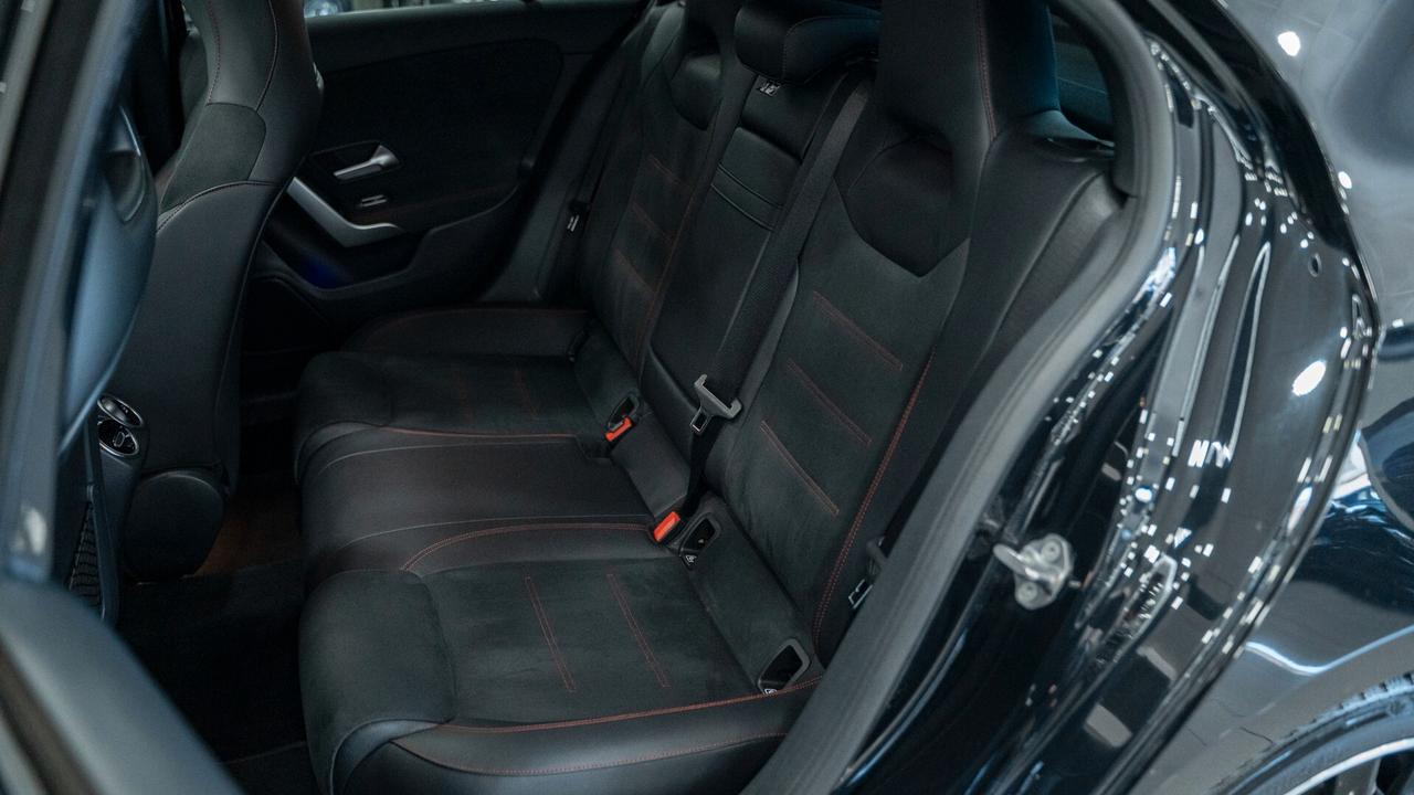 Mercedes-benz A 200 D PREMIUM PLUS AMG 19" TETTO PACK LUCI MULTIBEAM FULL OPTIONAL