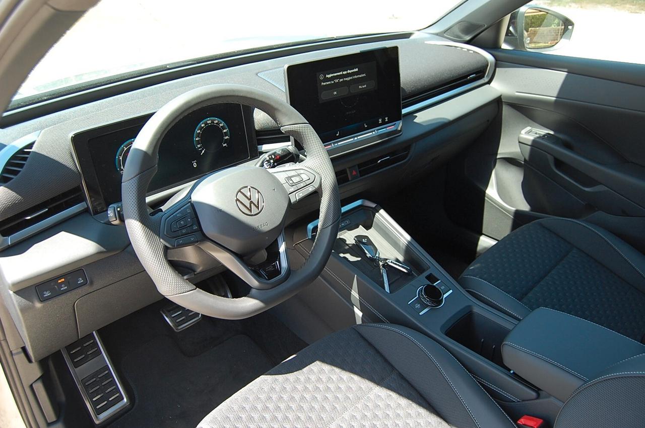 Volkswagen T-Roc 1.5 eTSI ACT 150 CV DSG R-Line