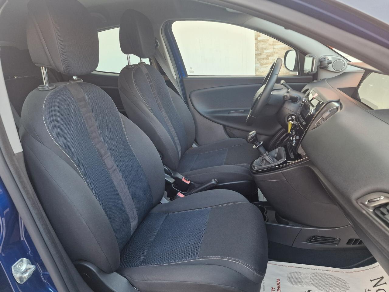 Lancia Ypsilon 1.2 benzina 70cv Momodesign