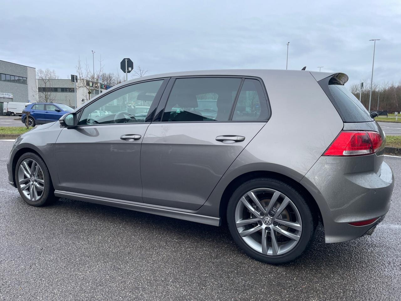 Volkswagen Golf 1.4 TSI 5p. R-Line-Automatik-Neopatentati -.