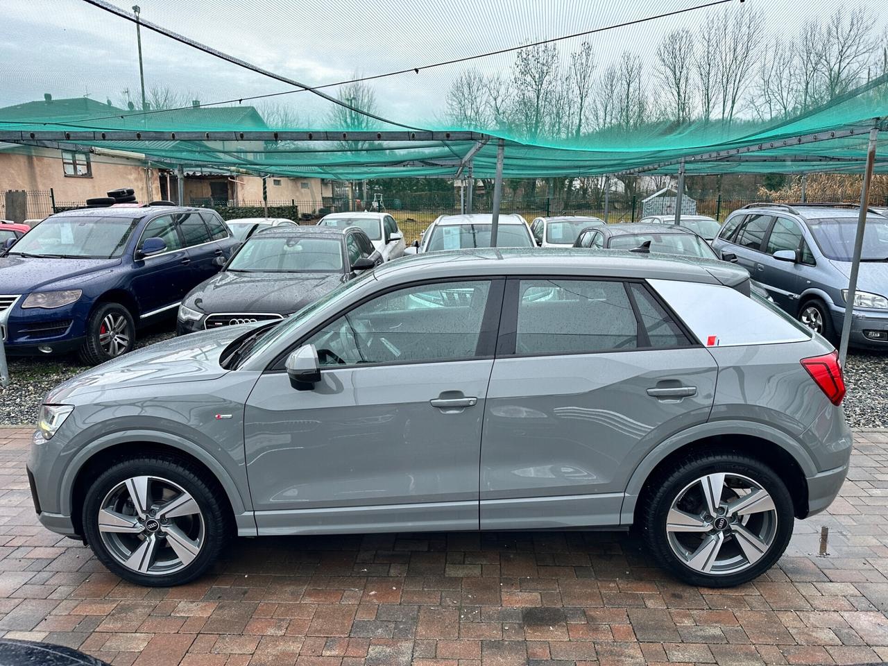 Audi Q2 35 TDI S tronic Identity Black