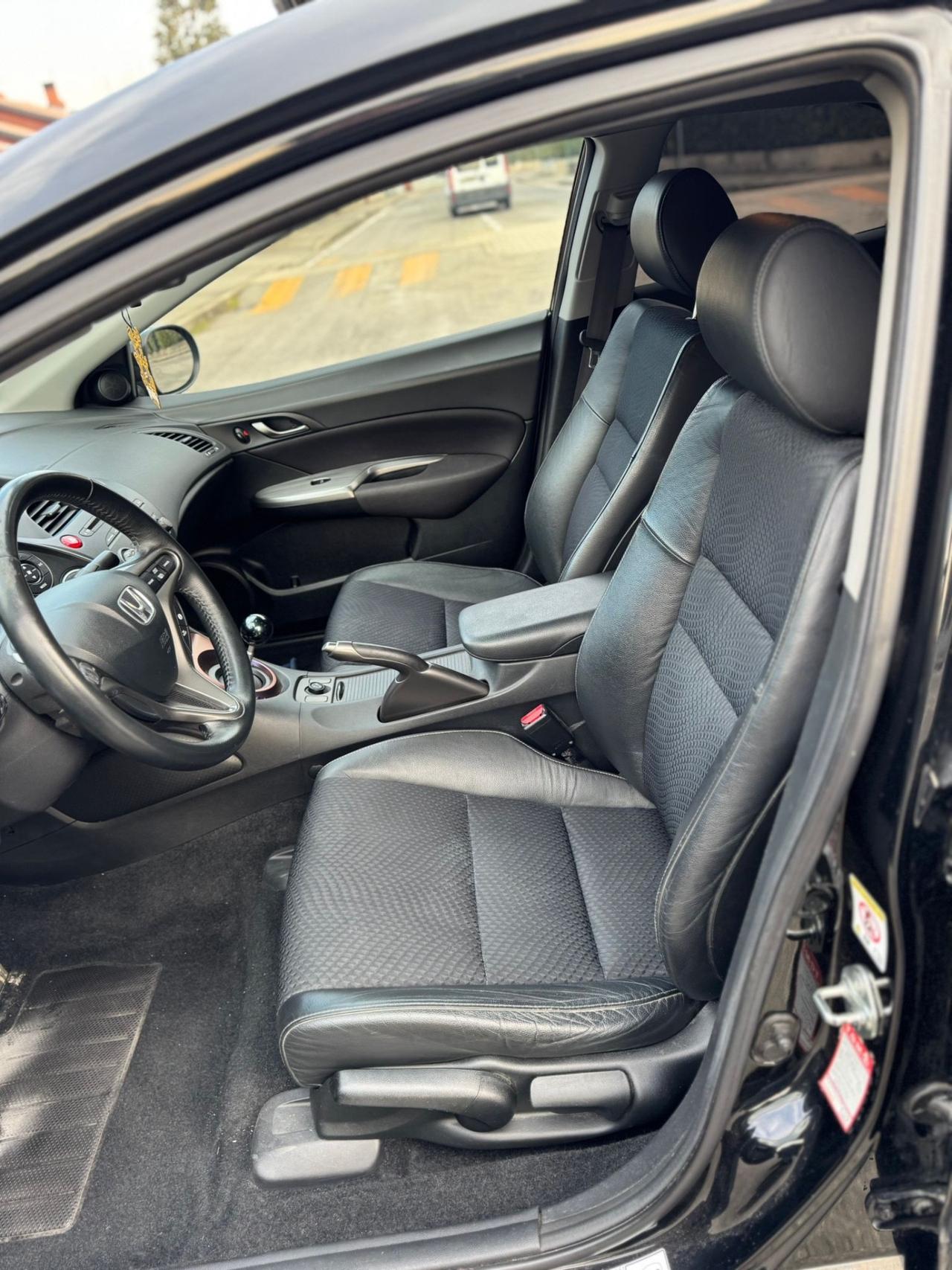 Honda Civic 1.8 i-VTEC 5p. Exclusive