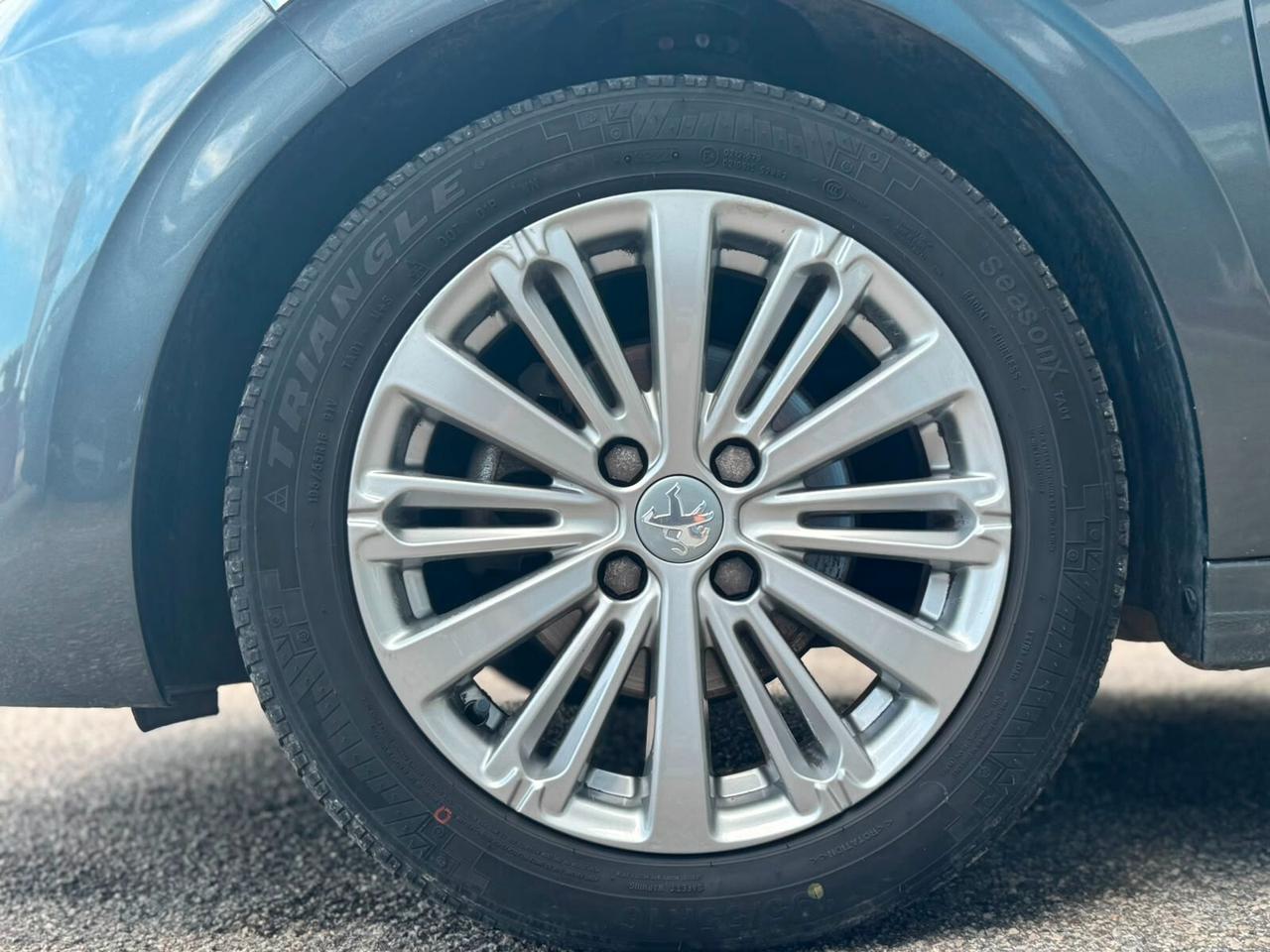 Peugeot 208 BlueHDi 75 5 porte Allure