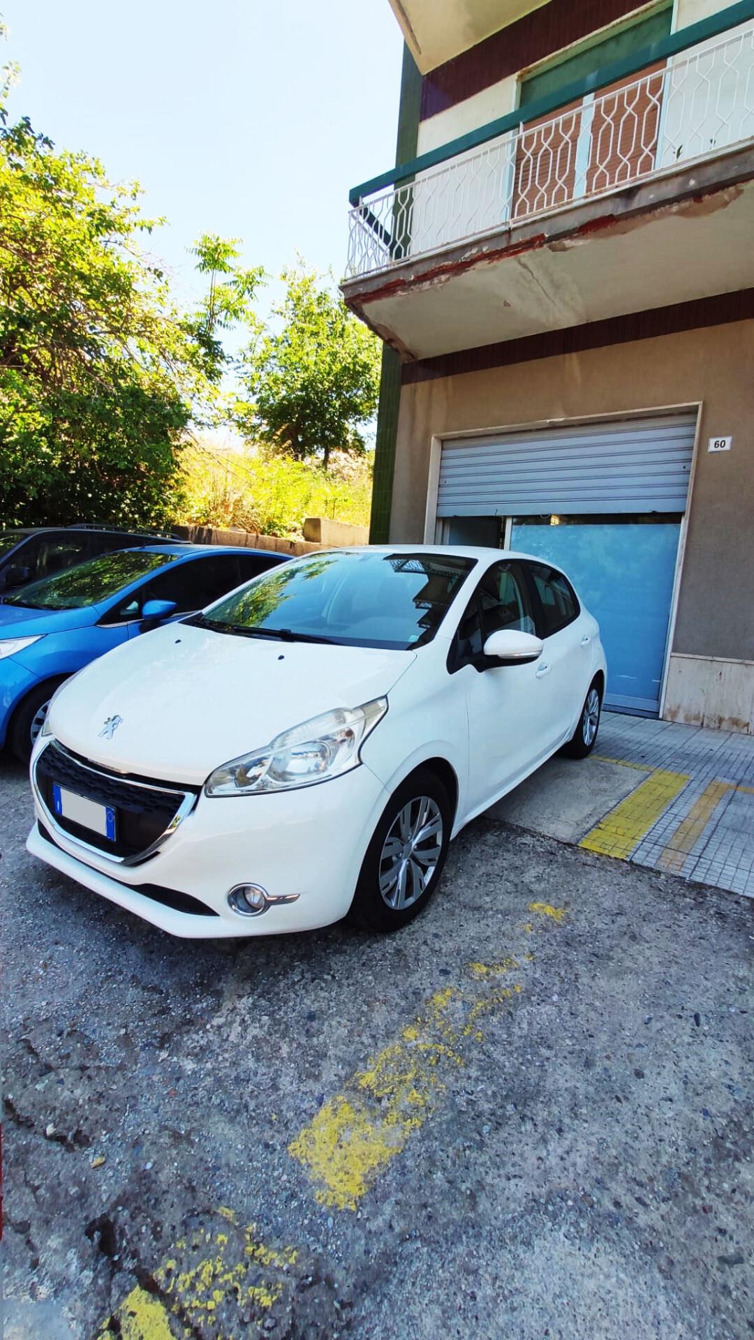 Peugeot 208 1.4 HDi 68 CV 5 porte Allure