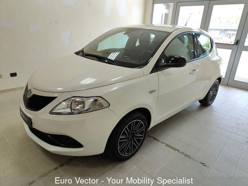 Lancia Ypsilon 1.2 69 CV 5 porte Gold