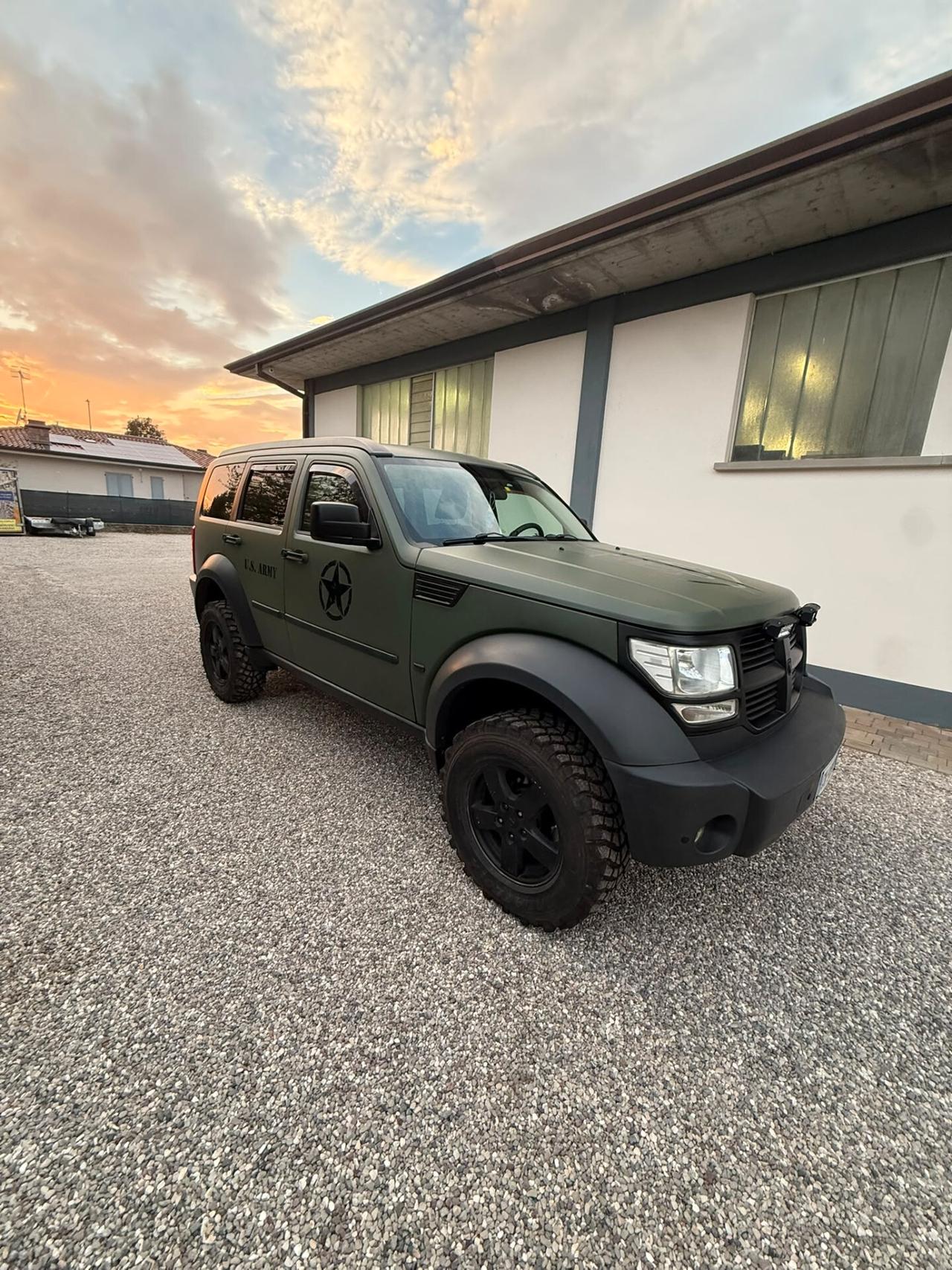 Dodge Nitro 2.8 CRD Automatico – Assetto Rialzato – 3 Set Ruote – Gancio Traino