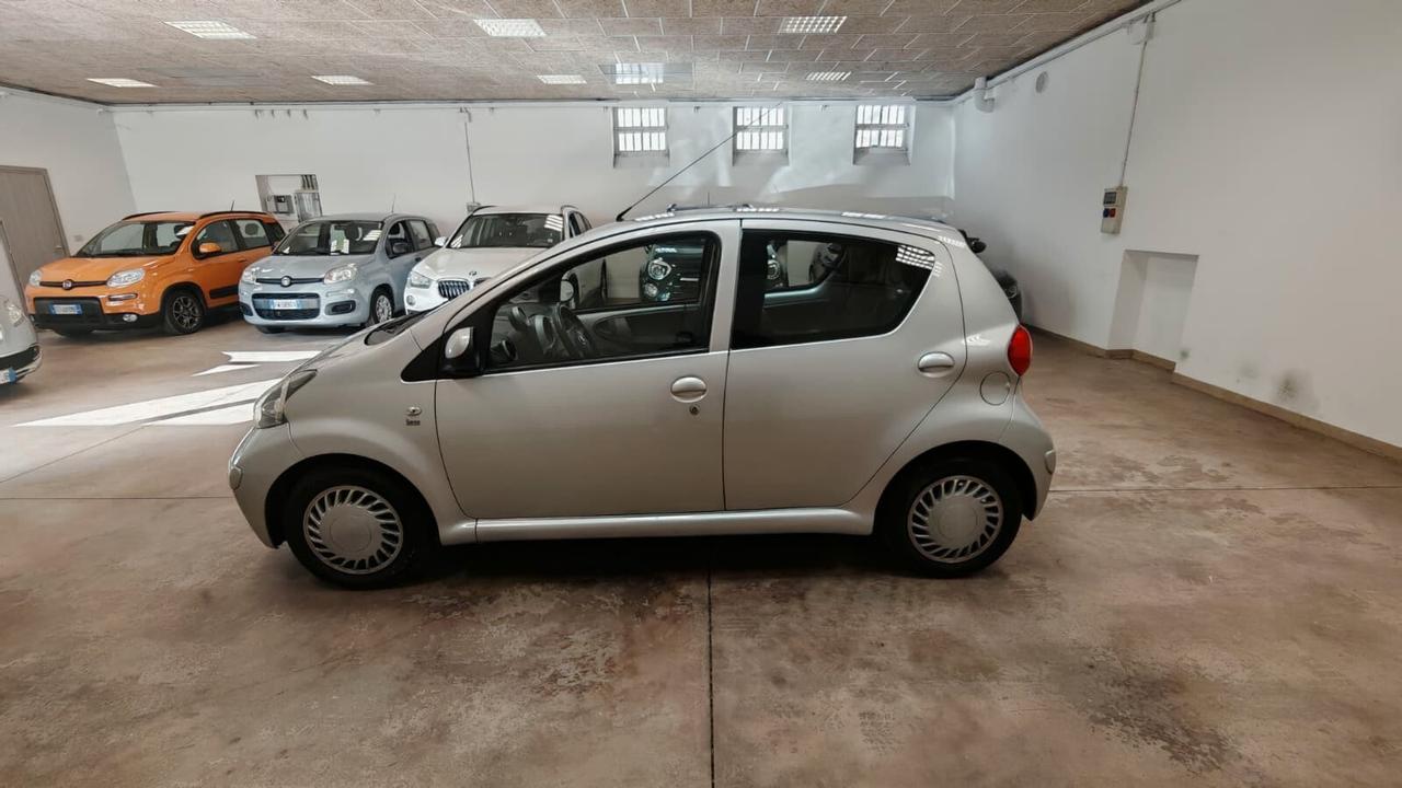 Toyota Aygo 1.0 12V VVT-i 5P Sol