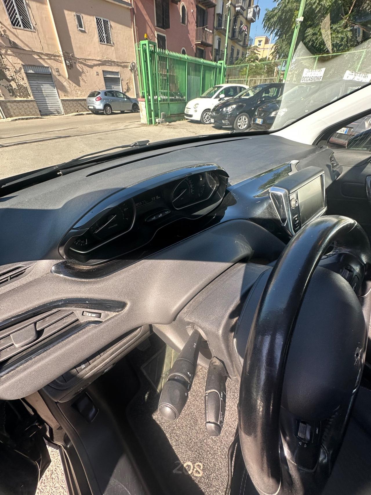 Peugeot 208 PureTech 82 5p. GPL Allure