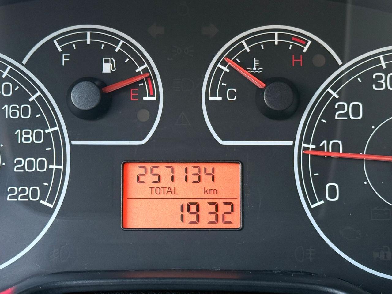 FIAT GRANDE PUNTO 1,3 MTJ 75 CV DYNAMIC 5P