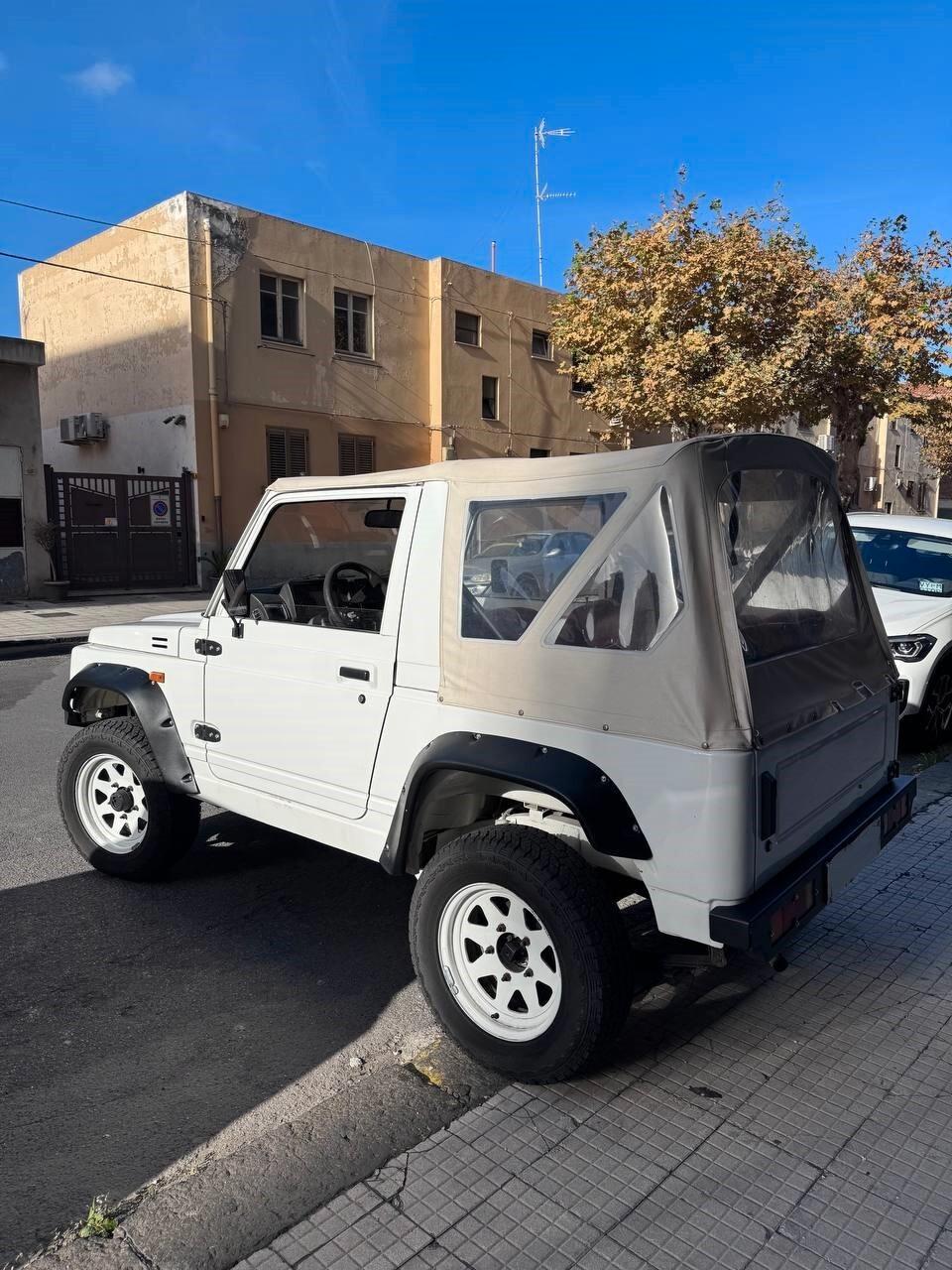 Suzuki SJ Samurai SJ410 Cabriolet De Luxe