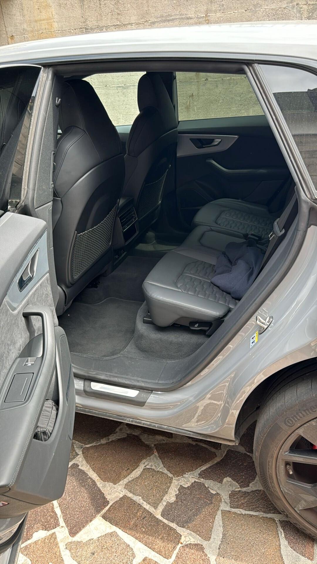 Audi Q8 RS TFSI V8 quattro tiptronic