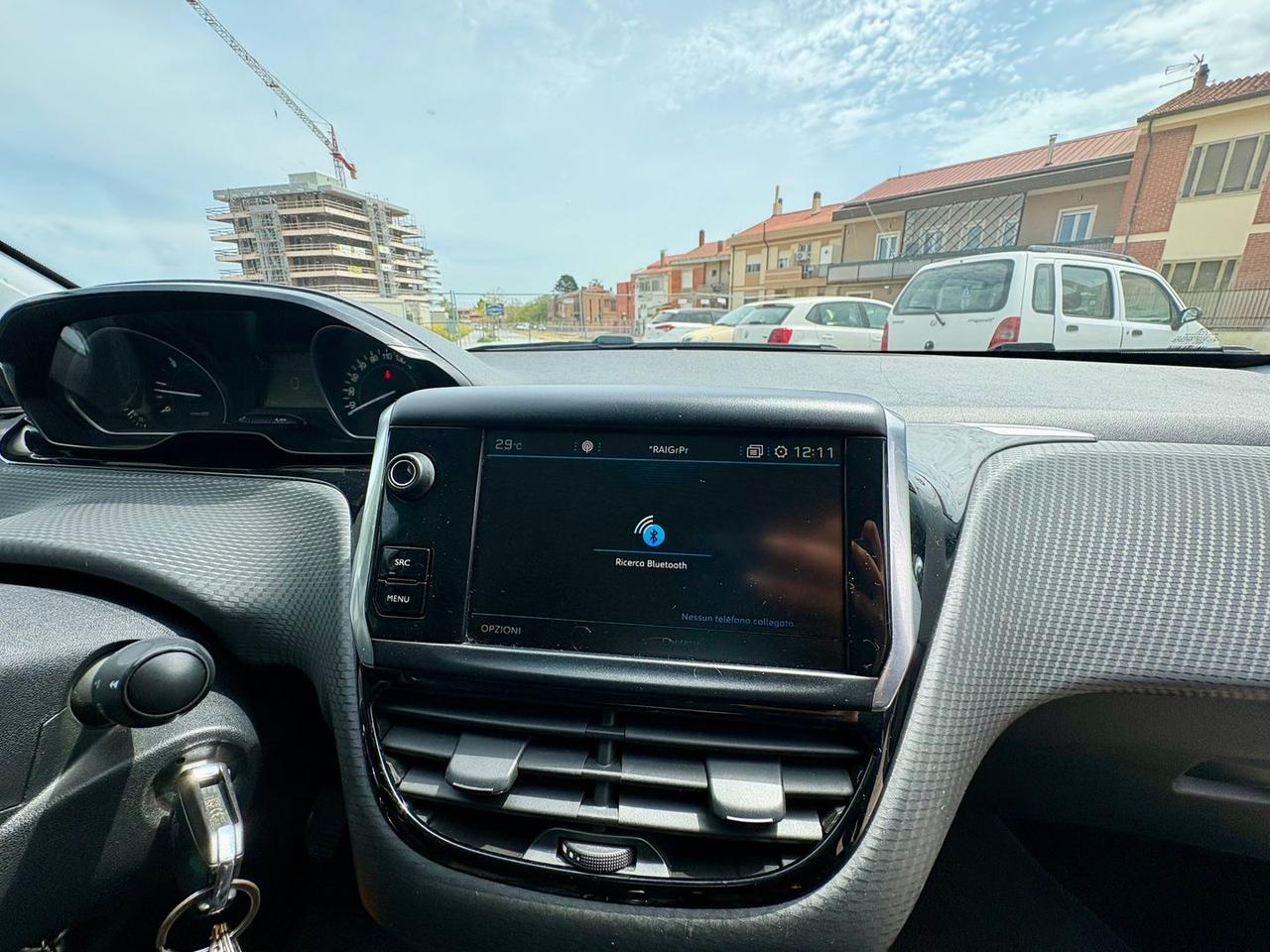 Peugeot 208 Allure 1.6 Blue HDI 75 #10654