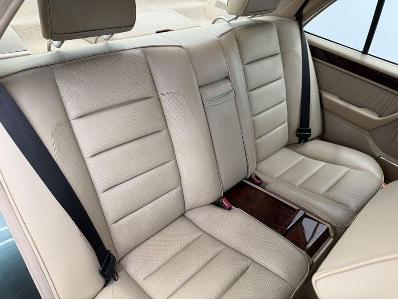 Mercedes-Benz W124 – 500E VERDE MALACHITE METALLICO