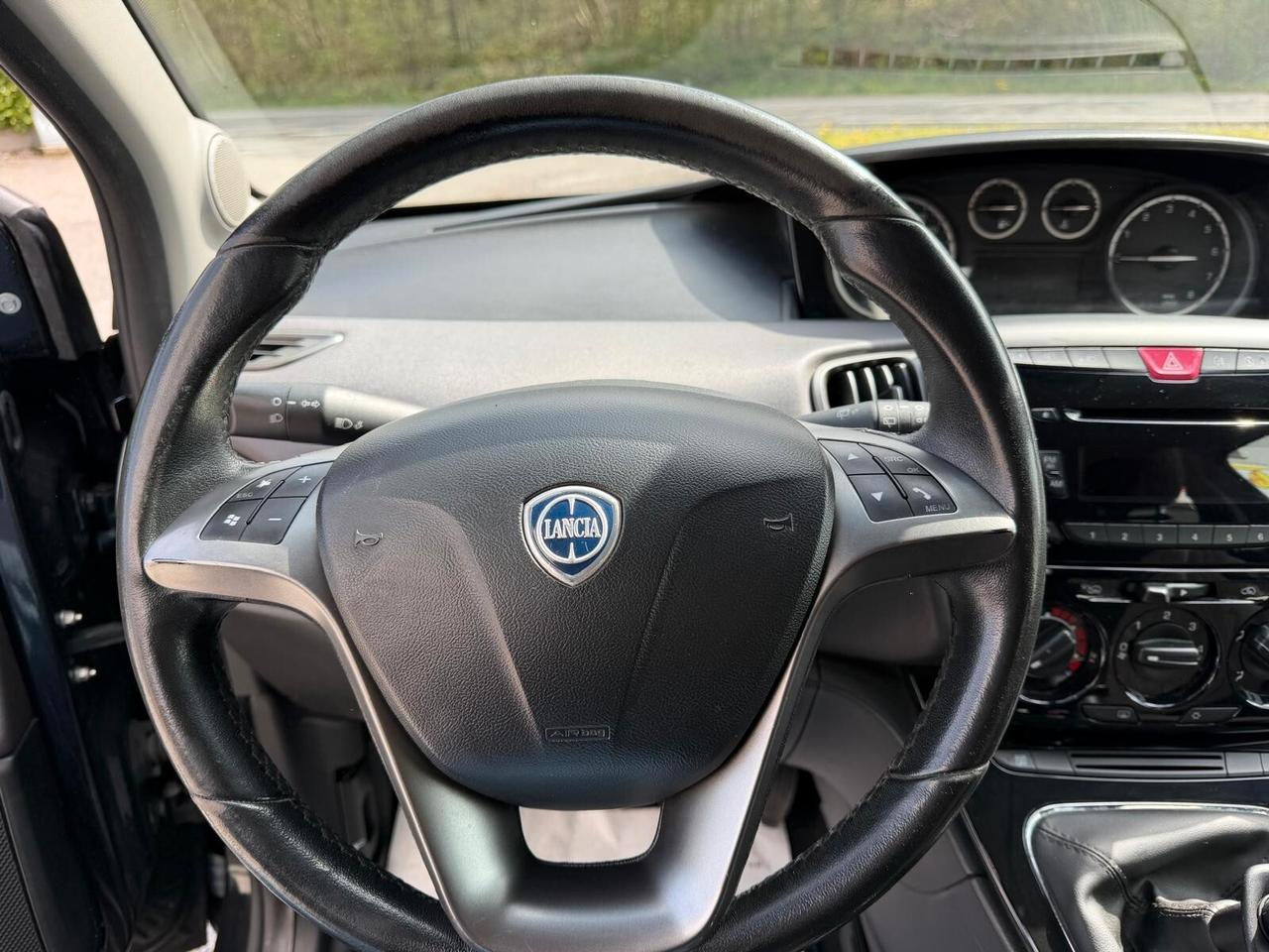 Lancia Ypsilon 1.2 69 CV 5 porte S&S Platinum