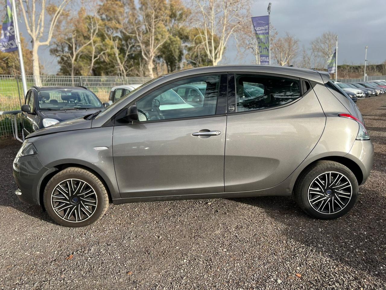 Lancia Ypsilon 1.0 FireFly Hybryd Gold