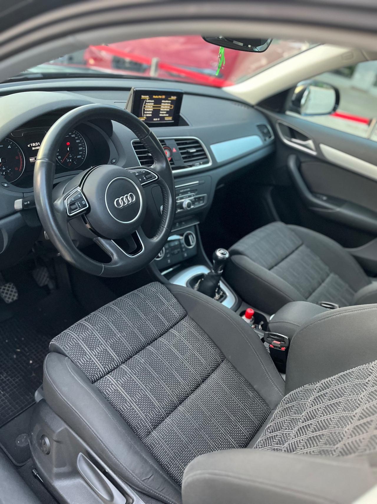 Audi Q3 2.0 TDI 120 CV Young