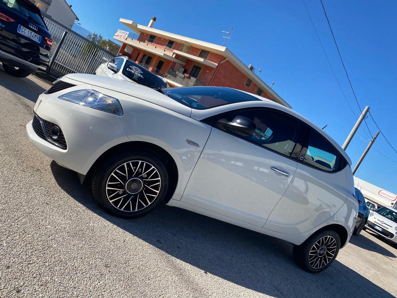 Lancia Ypsilon 1.2 69 CV 5 porte GPL Ecochic Gold