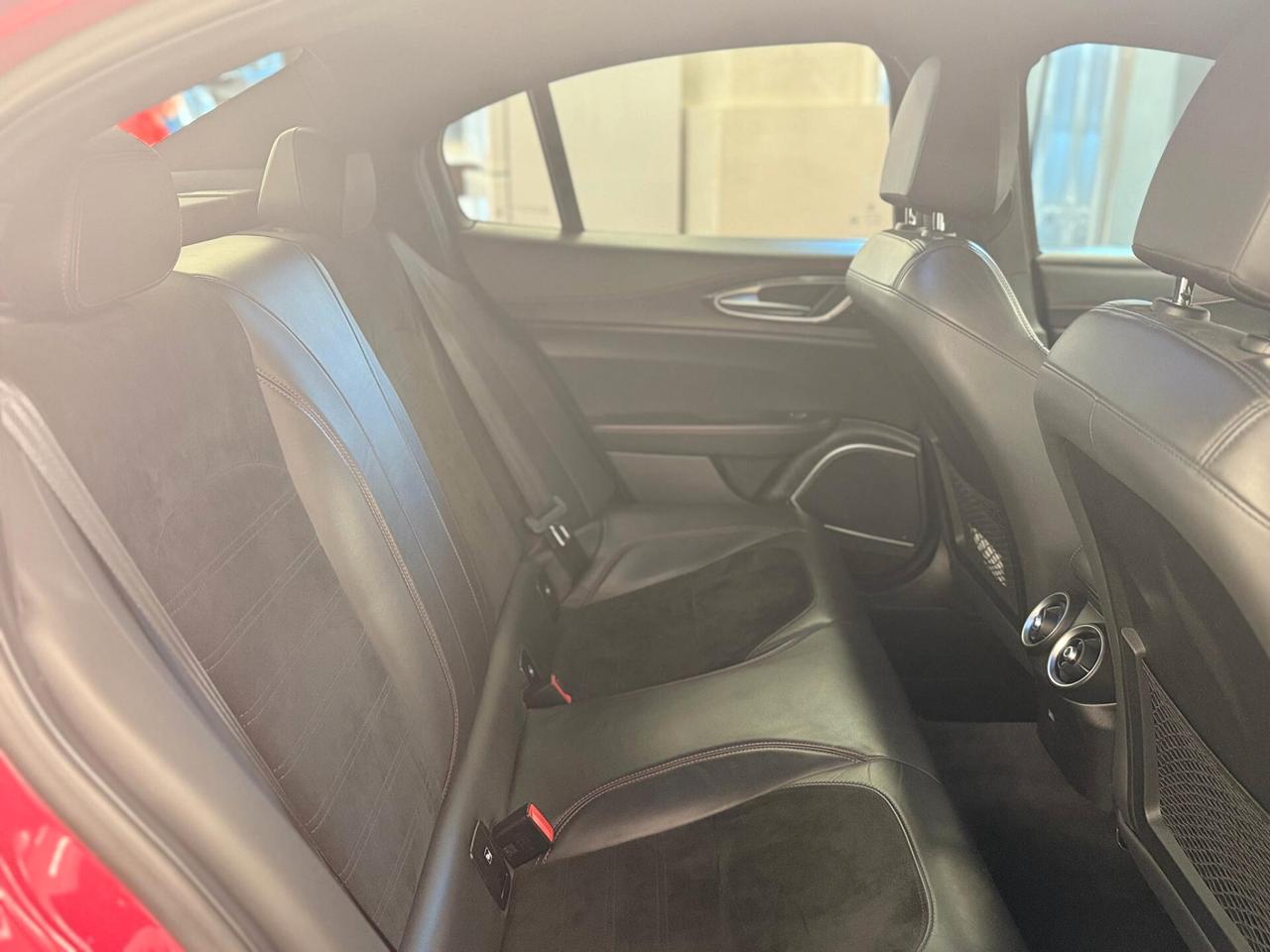 Alfa Romeo Giulia 2.9 V6 Bi-Turbo AT8 Quadrifoglio