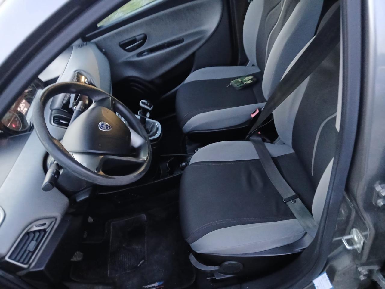 Lancia Ypsilon 0.9 TwinAir 85 CV 5 porte Metano Ecochic Silver