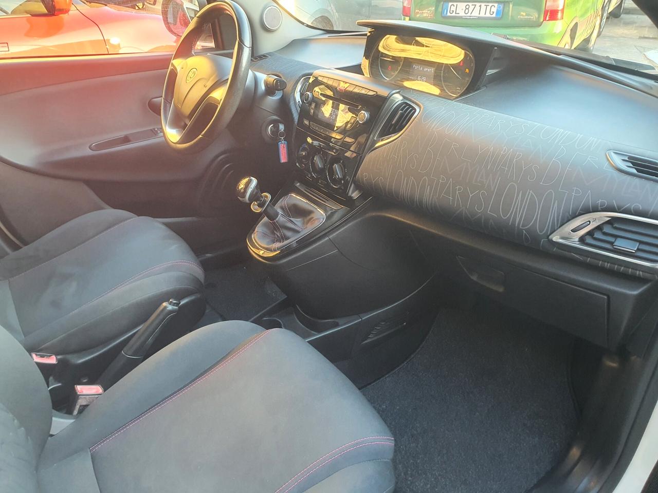 Lancia Ypsilon 0.9 TwinAir 85 CV 5 porte Metano Ecochic Gold NEOPATENTATI