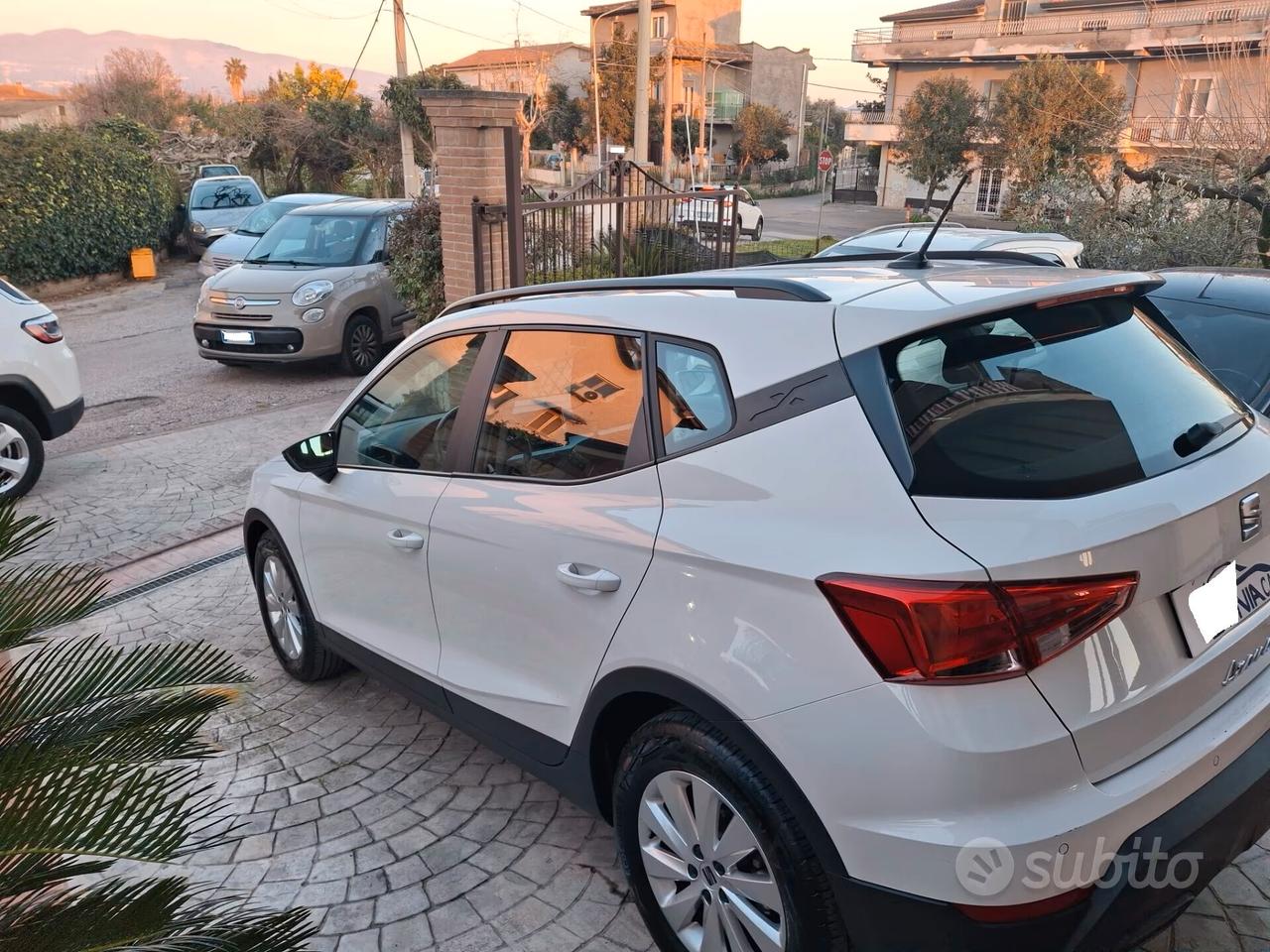 Seat Arona 1.0 TGI Style AUTOMATICA NAVI APPLE CAR PLAY CERCHI CAMERA PDC COMANDI VOLANTE LED