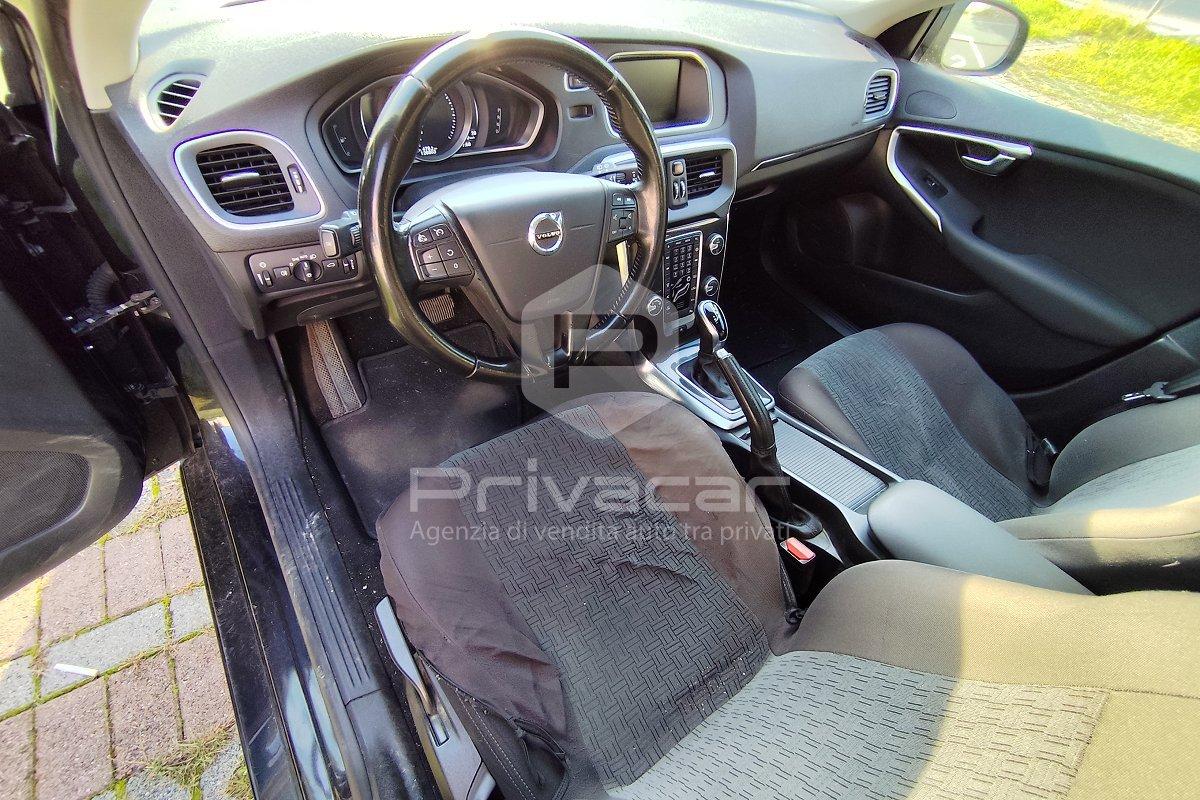 VOLVO V40 D2