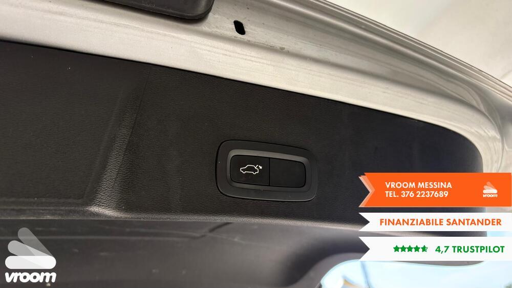 VOLVO XC40 (2017-->) XC40 D4 AWD Geartronic Mom...