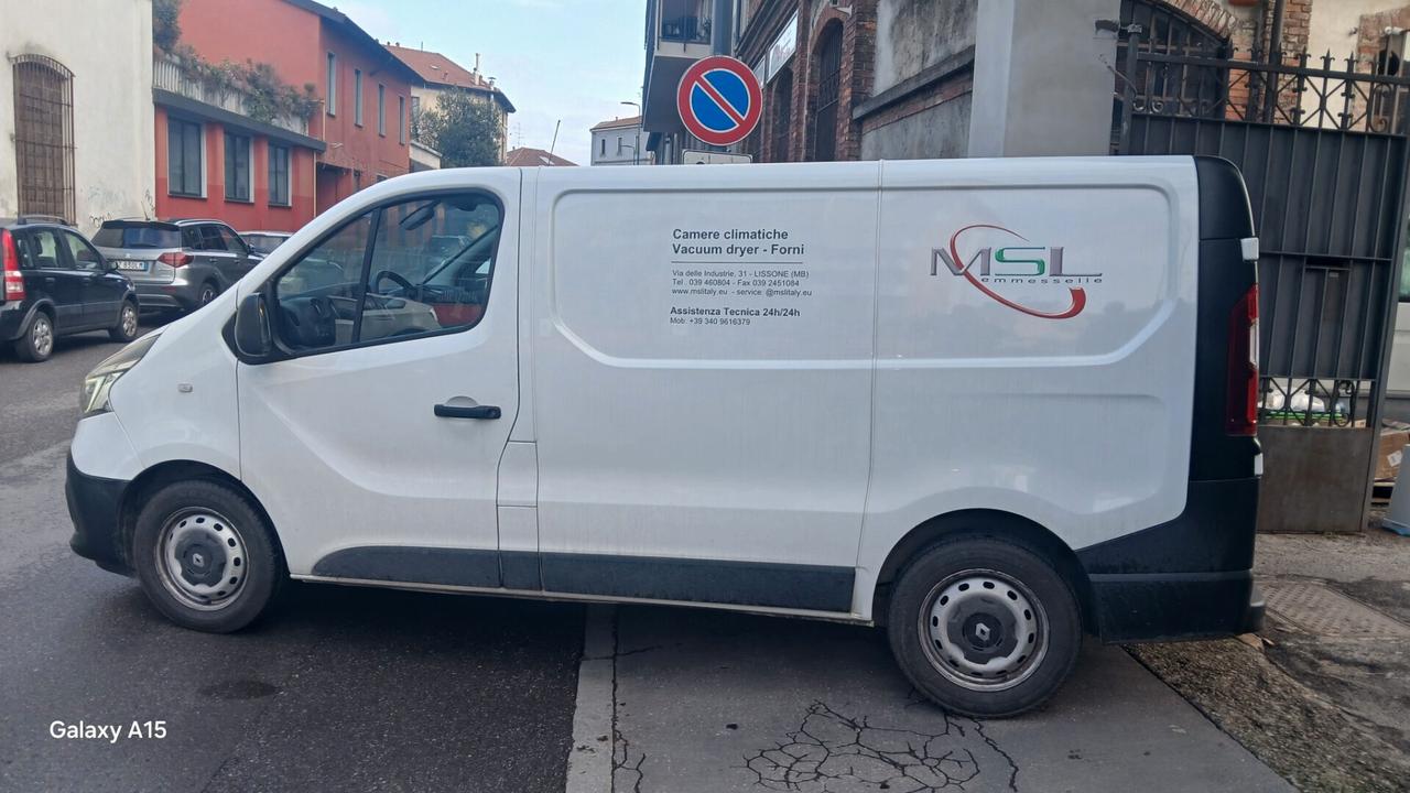 Renault Trafic T27 2.0 dCi LUNGO IVATO