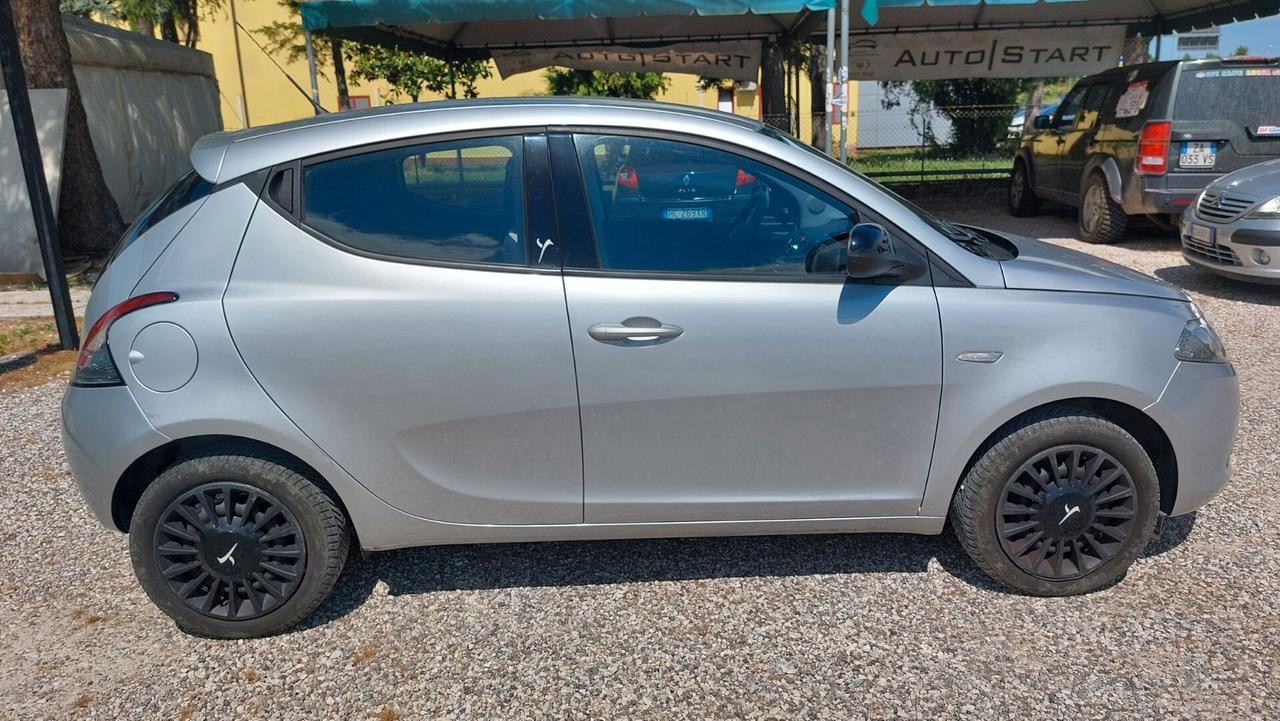 Lancia Ypsilon 1.2 69 CV 5 porte Gold