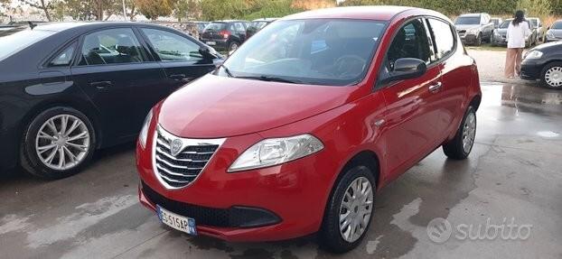 Lancia ypsilon metano e frezione nuova