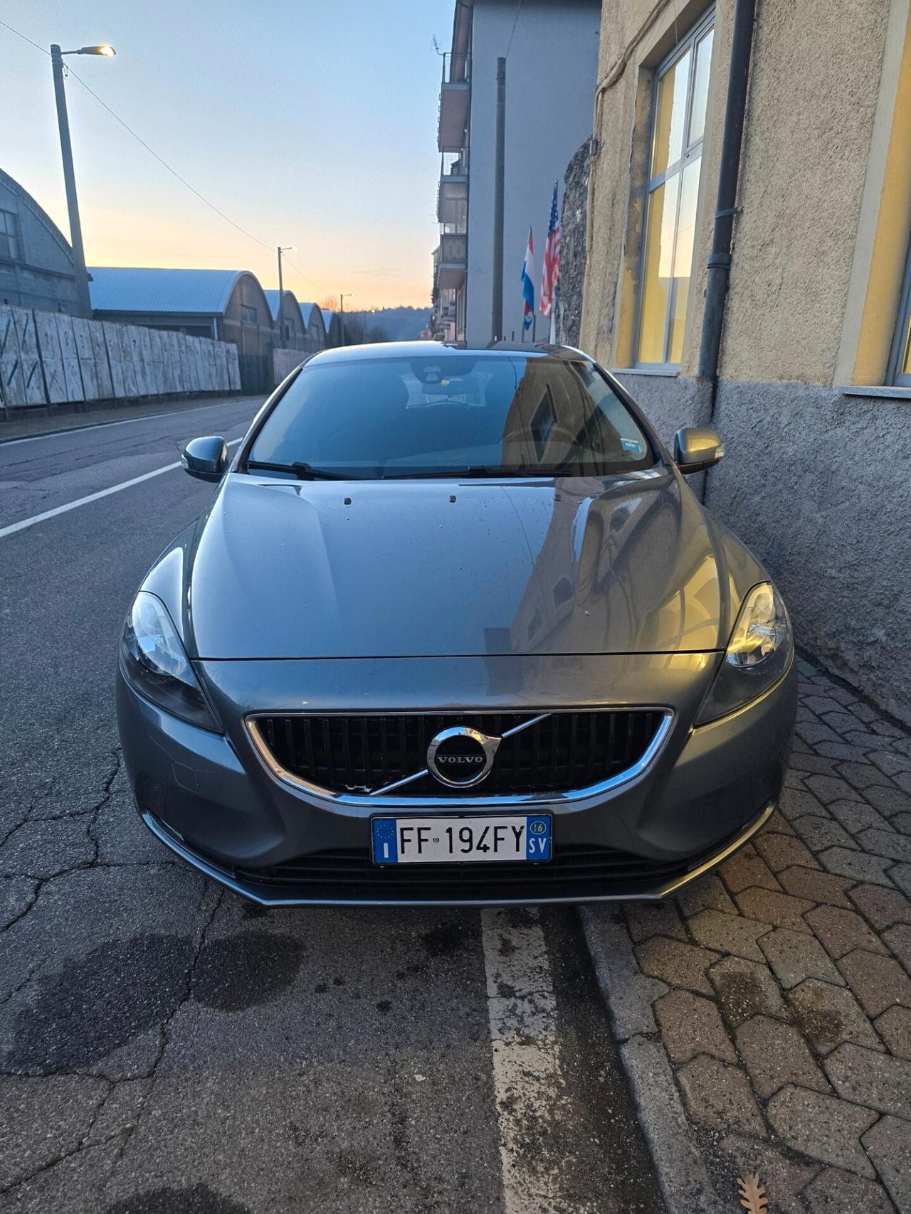 Volvo V40 D2 R design 2016 euro6 UNICOPROP