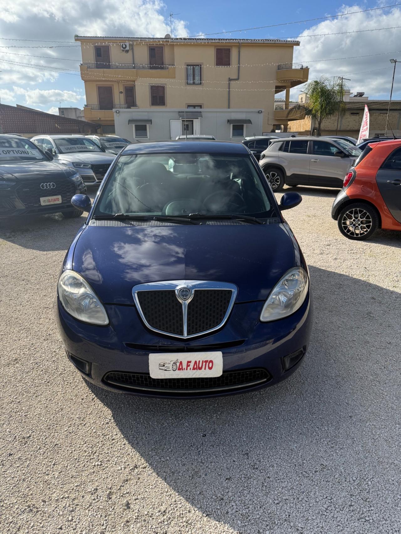 Lancia Ypsilon 1.3 MJT 90 CV DPF Sport MomoDesign