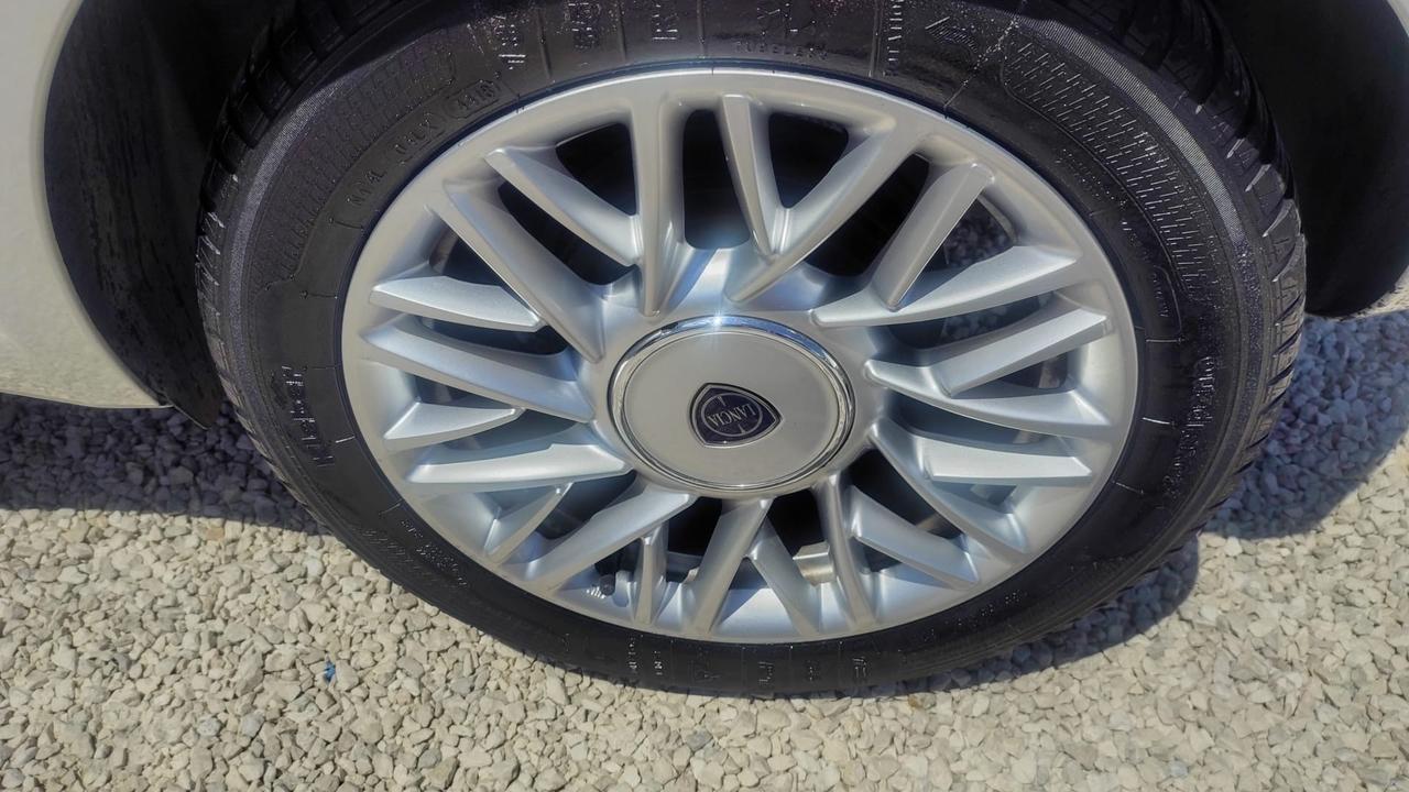 Lancia Ypsilon 1.2 69 CV 5 porte GPL Ecochic Silver