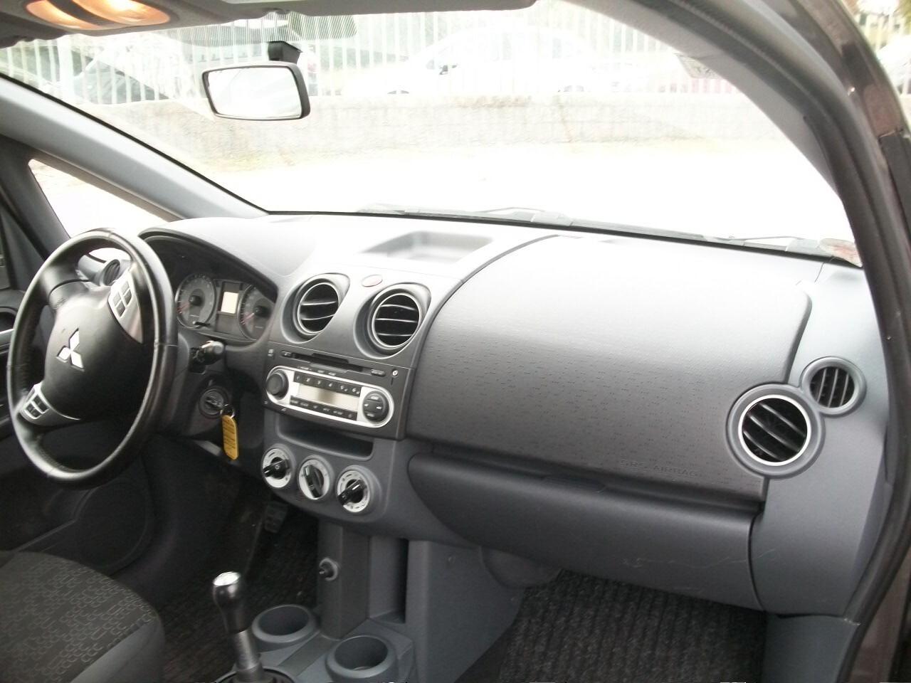 Mitsubishi Colt 1.332 SI NUOVI PATENTATI GARANZIA UN ANNO POCHISIMI KM TALIANDATI DICHIARATI