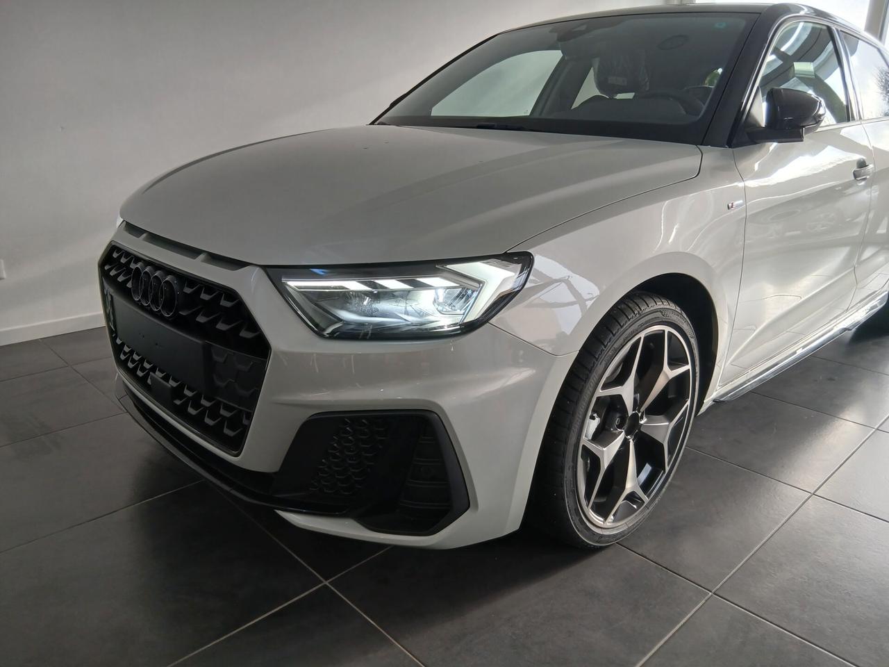 Audi A1 SPB 30 TFSI S tronic Identity Black NUOVA tua per € 312 mese