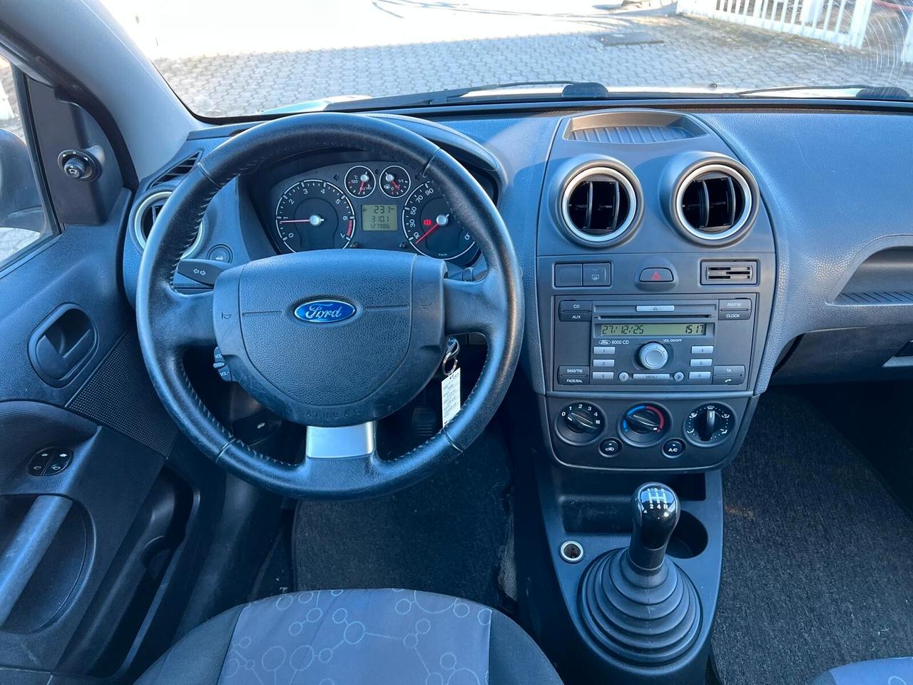 Ford Fiesta 1.2 16V 5p. Ghia