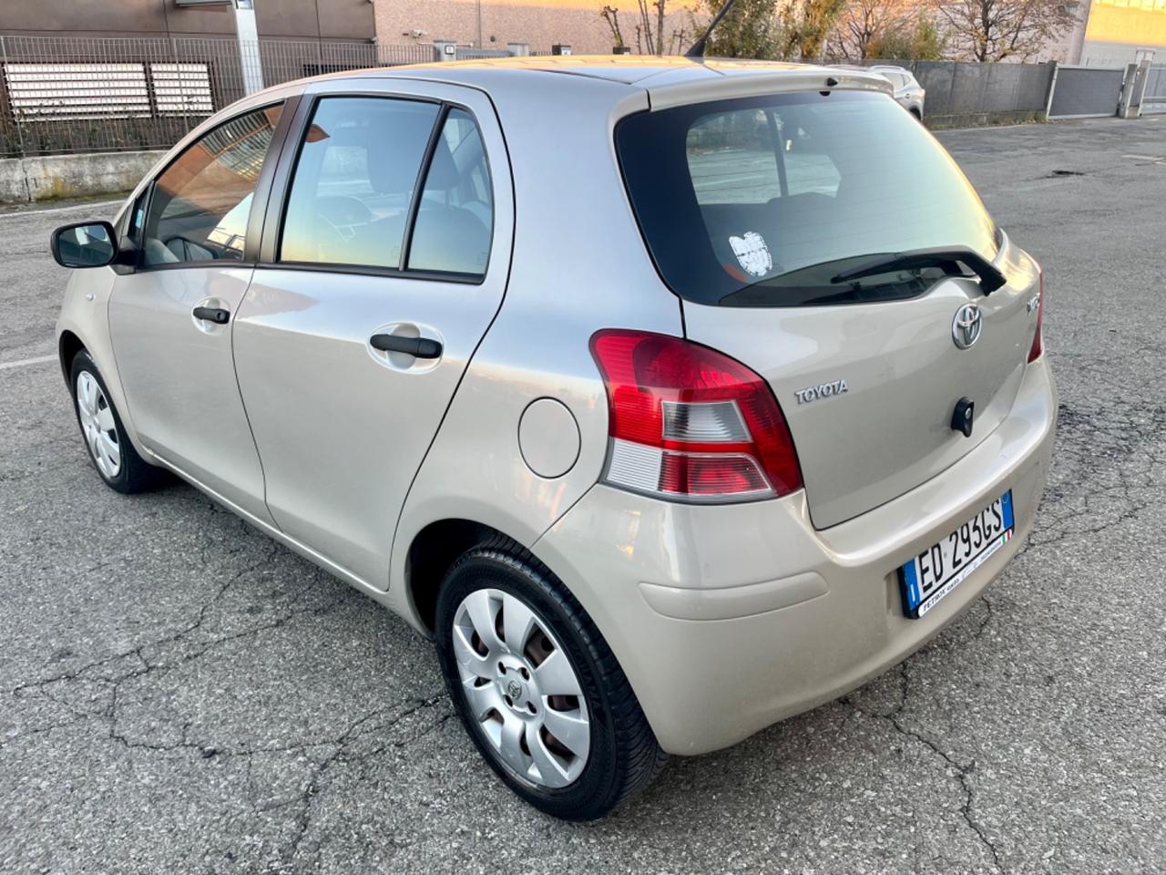 Toyota Yaris 1.0benz 2010 128.000km perfetta per neopatentati
