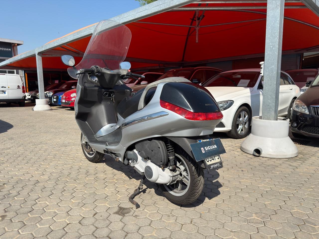 Piaggio X8 200