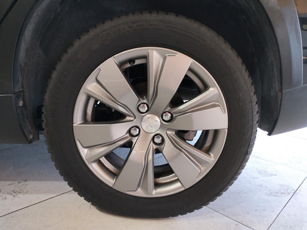 Peugeot 2008 PureTech 82 S&S Active - NEOPATENTATI