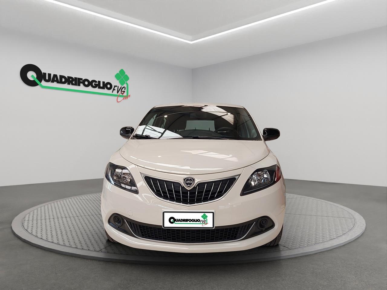 Lancia Ypsilon 1.0 FireFly 5 porte S&S Hybrid Silver