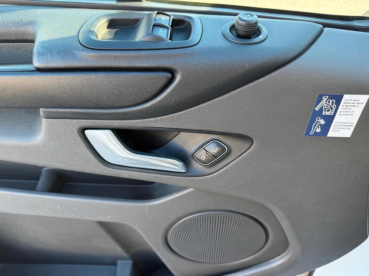 Ford Transit Custom 340 2.0 TDCi 130 PL-TA L2-H2