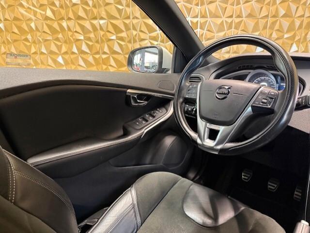 Volvo V40 D2 R-design