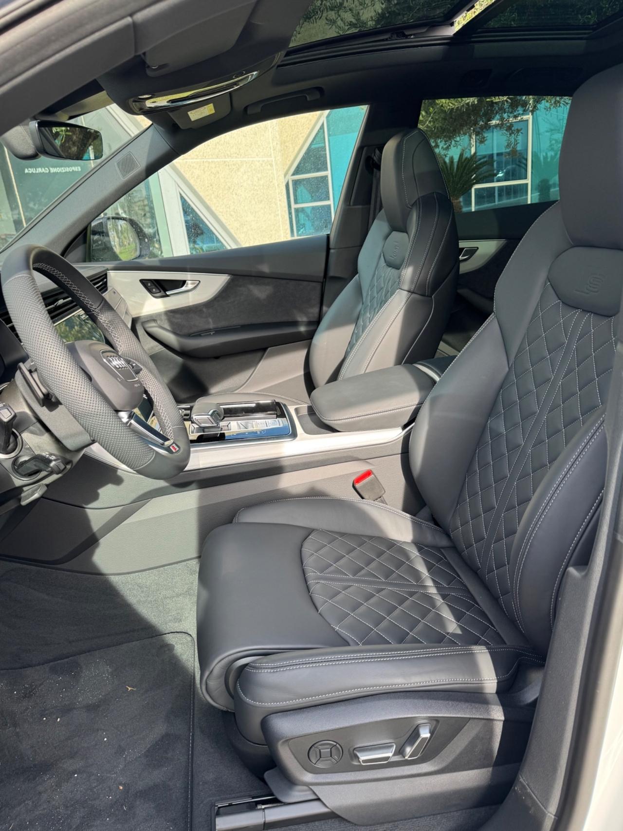 Audi Q8 Sline quattro possibilità noleggio no scoring