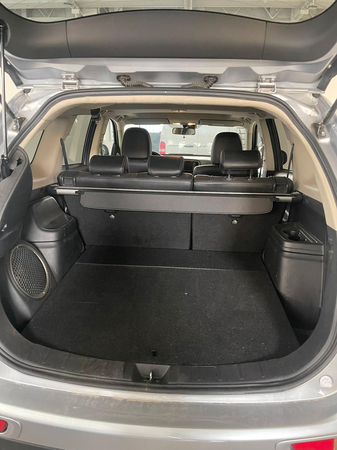 Mitsubishi Outlander 2.0 MIVEC 4WD PHEV Instyle Diamond