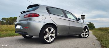 Alfa Romeo 147 JTD 150cv Q2 (BELLA)